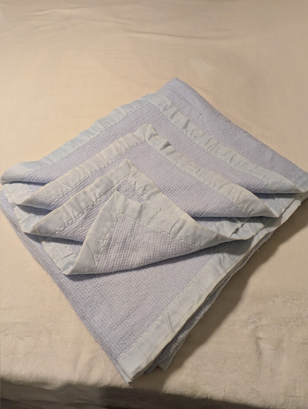Vintage  satin trim acrylic waffle weave thermal blanket 100x86” throw. King SZ